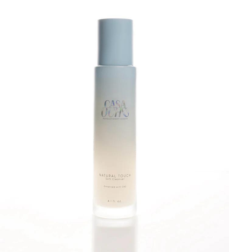 Envase de Limpiador Suave Natural Touch de Casa Ocho Green Lab para higiene facial delicada.