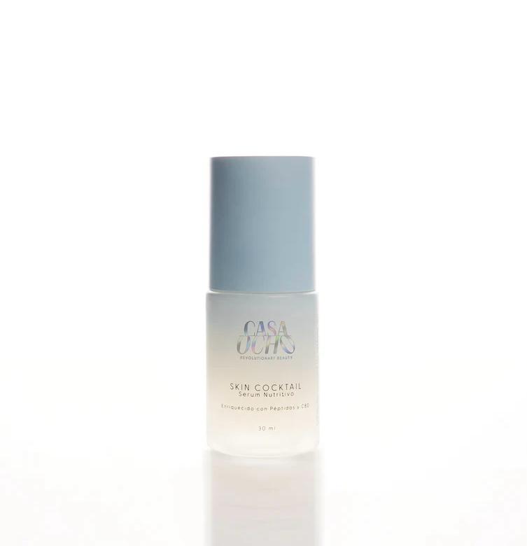 Envase de Sérum Nutritivo Skin Cocktail de Casa Ocho para nutrición y firmeza facial.