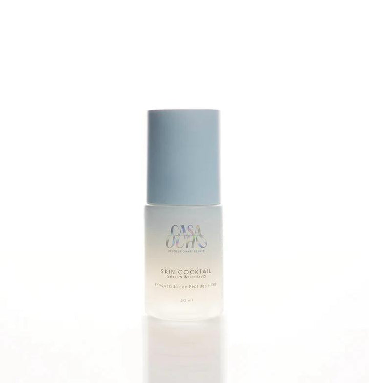 Envase de Sérum Nutritivo Skin Cocktail de Casa Ocho para nutrición y firmeza facial.