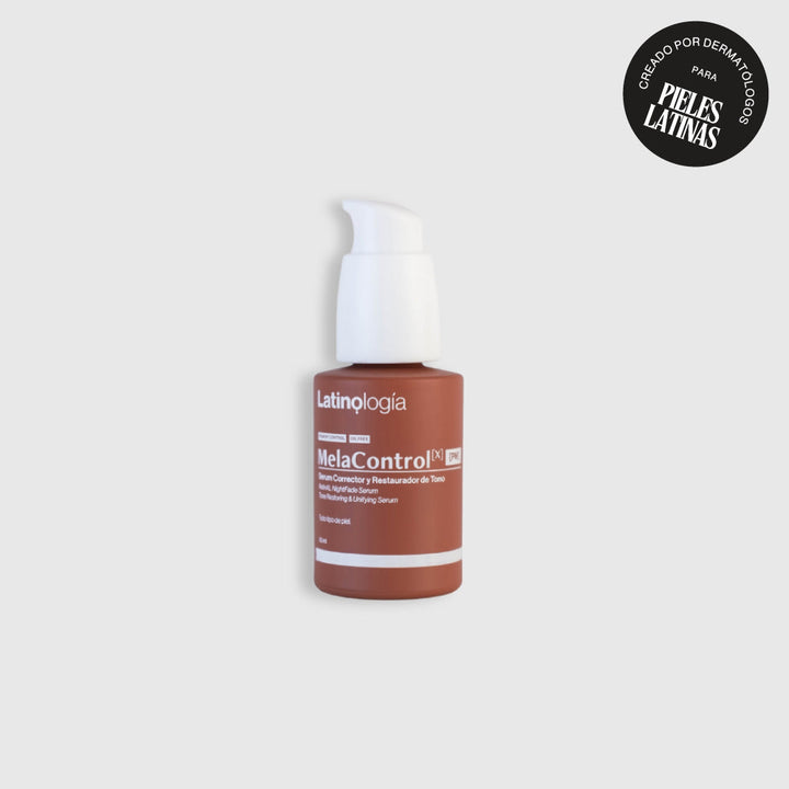 Envase de MelaControlX PM Serum Nocturno de Latinología para la restauración del tono facial