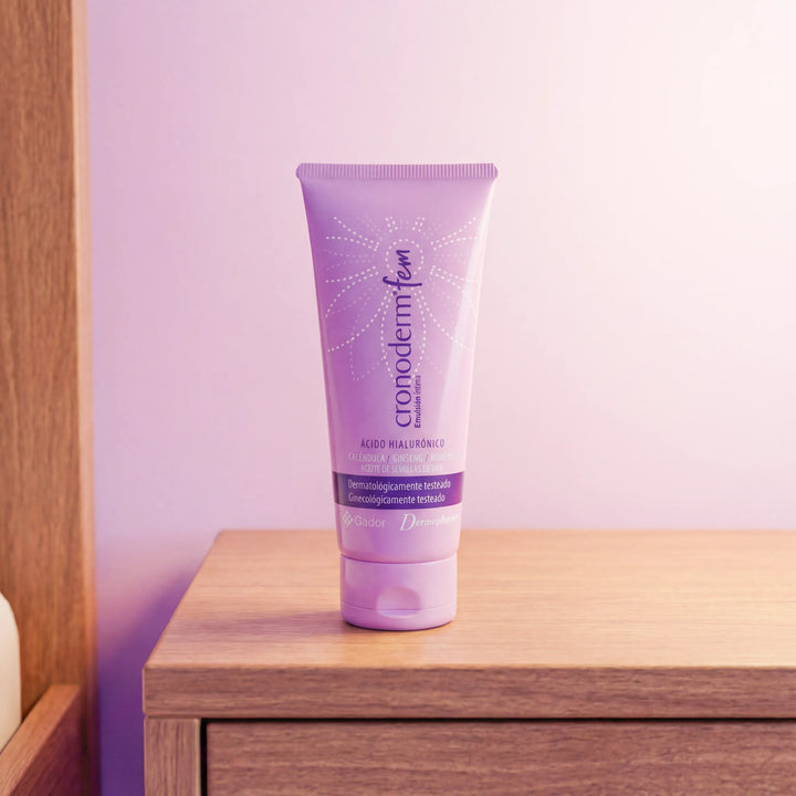 Envase de Cronoderm Fem Gador para el cuidado reafirmante y nutritivo de la piel.