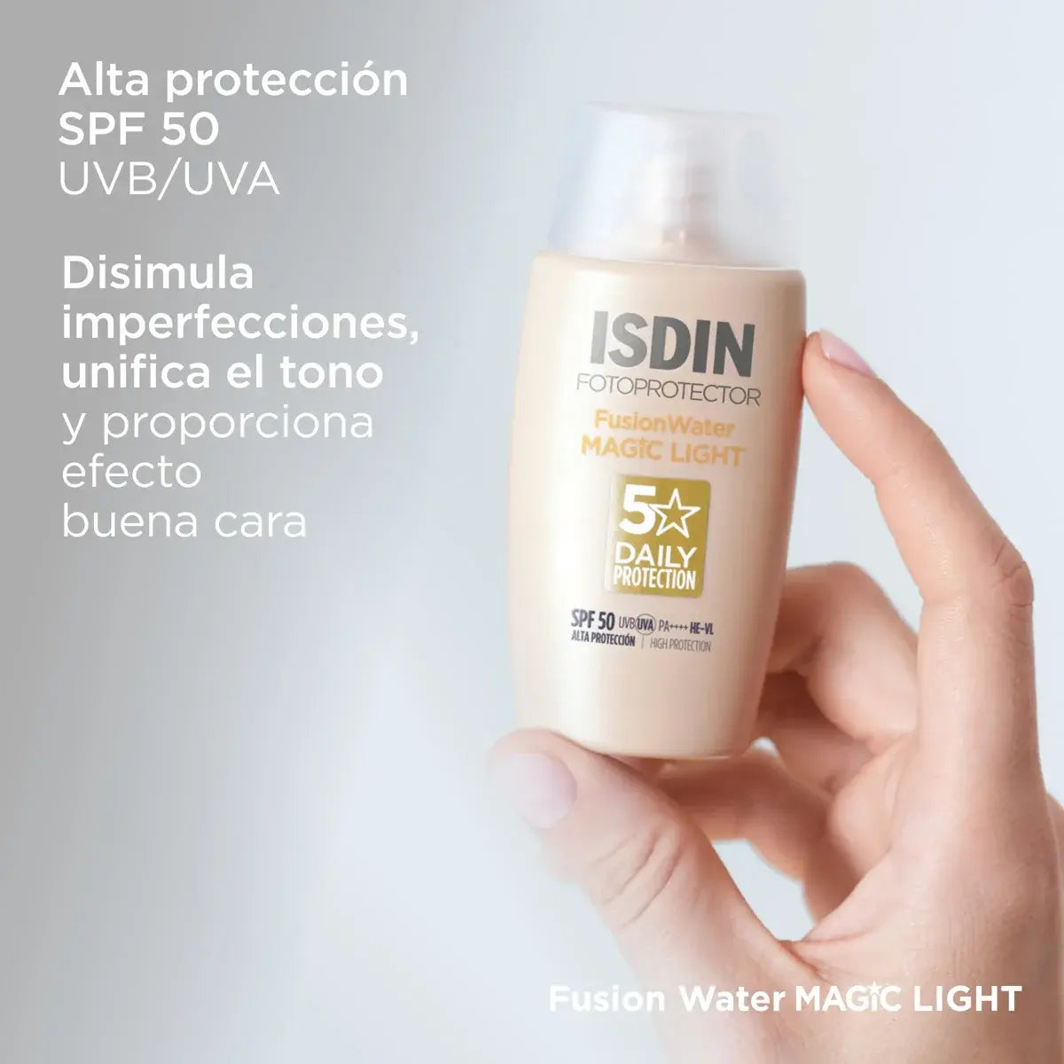 Envase de Fotoprotector Isdin Fusion Water Magic SPF 50 Tono Light para el cuidado facial.