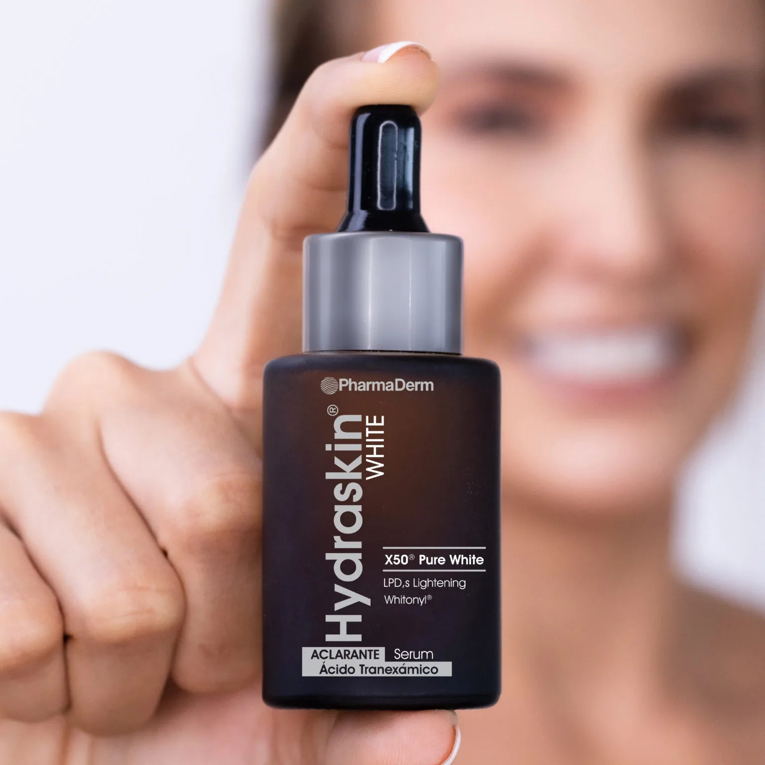 Serum iluminador y unificador de tono Hydraskin White de Pharmaderm.