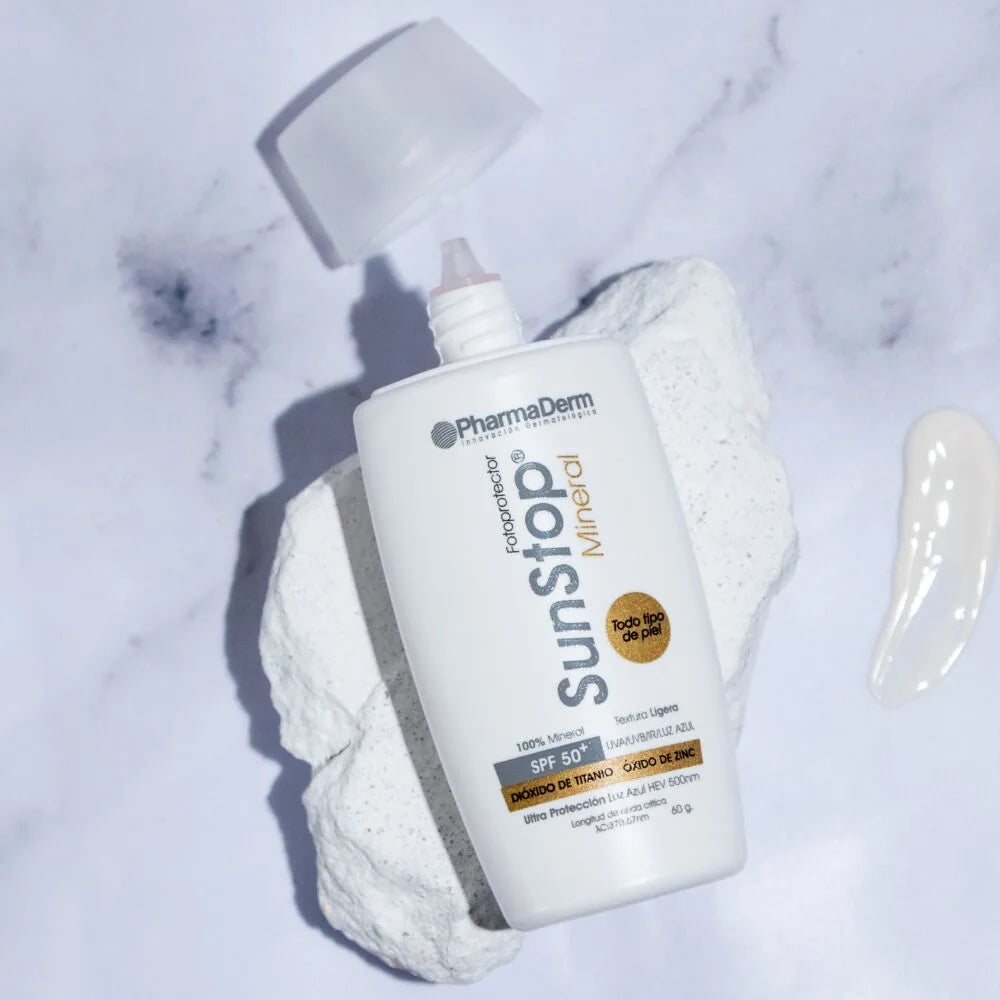 Envase de Sunstop Mineral SPF 50+ Pharmaderm para la protección física y el cuidado cutáneo.
