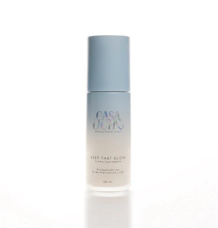 Envase de Crema Iluminadora Humectante Keep That Glow de Casa Ocho para el cuidado facial.