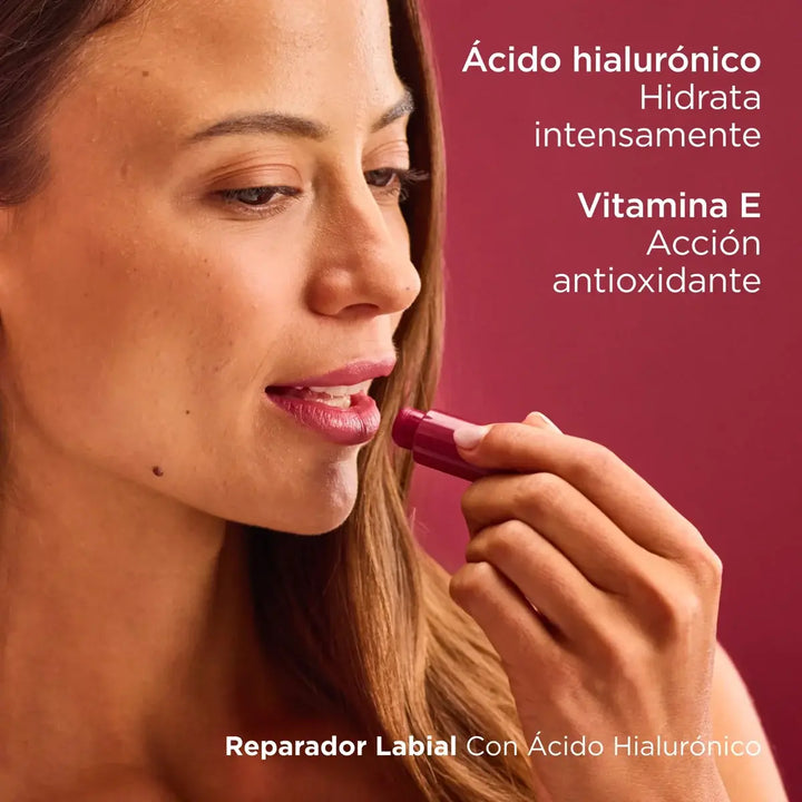 Stick de 4 gr de ISDIN Reparador Labial Granate para la hidratación y el bienestar de los labios.