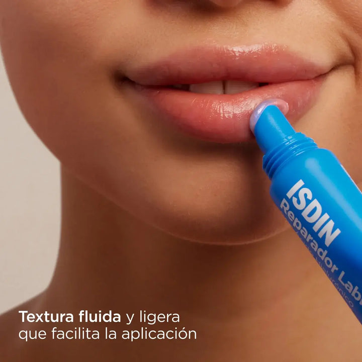 Envase de ISDIN Reparador Labial Fluido de 10 ml con ácido hialurónico