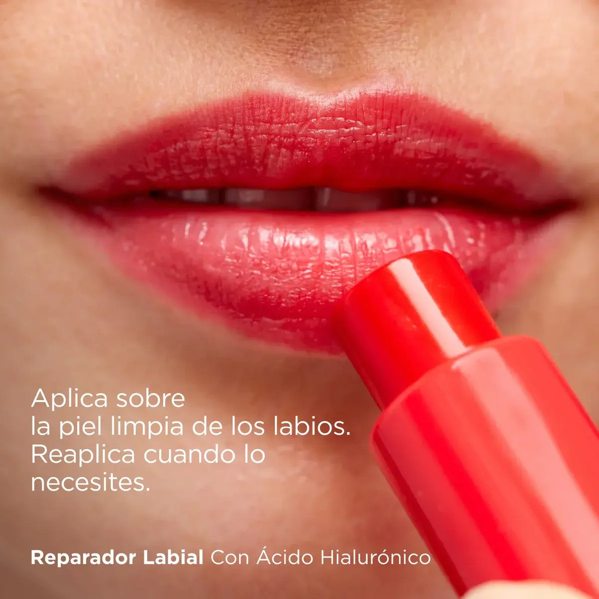 Stick de 4 gr de ISDIN Reparador Labial Rojo para la hidratación y el bienestar de los labios.