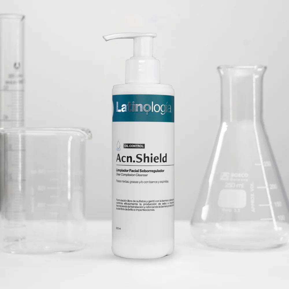 Limpiador facial seborregulador Acn.Shield de Latinologia para piel grasa.