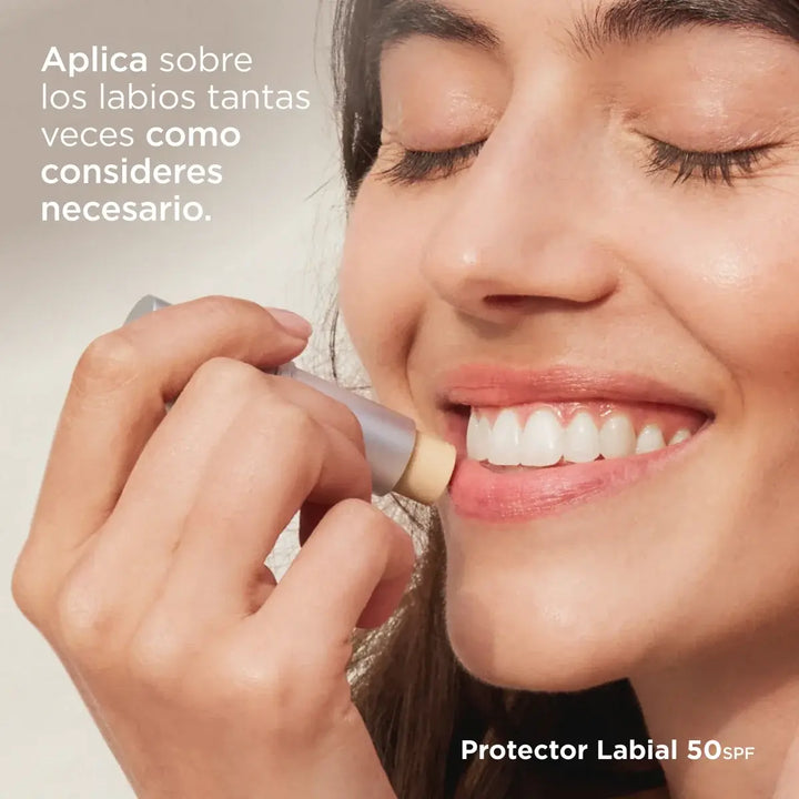 Barra de ISDIN Protector Labial SPF 50+ para protección solar extrema de los labios.