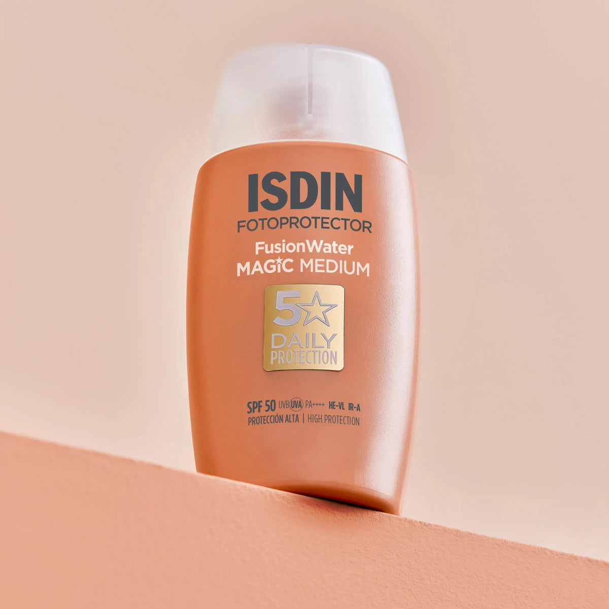 Fusion Water Magic Color Medium SPF 50 Isdin protector solar facial con color - envases