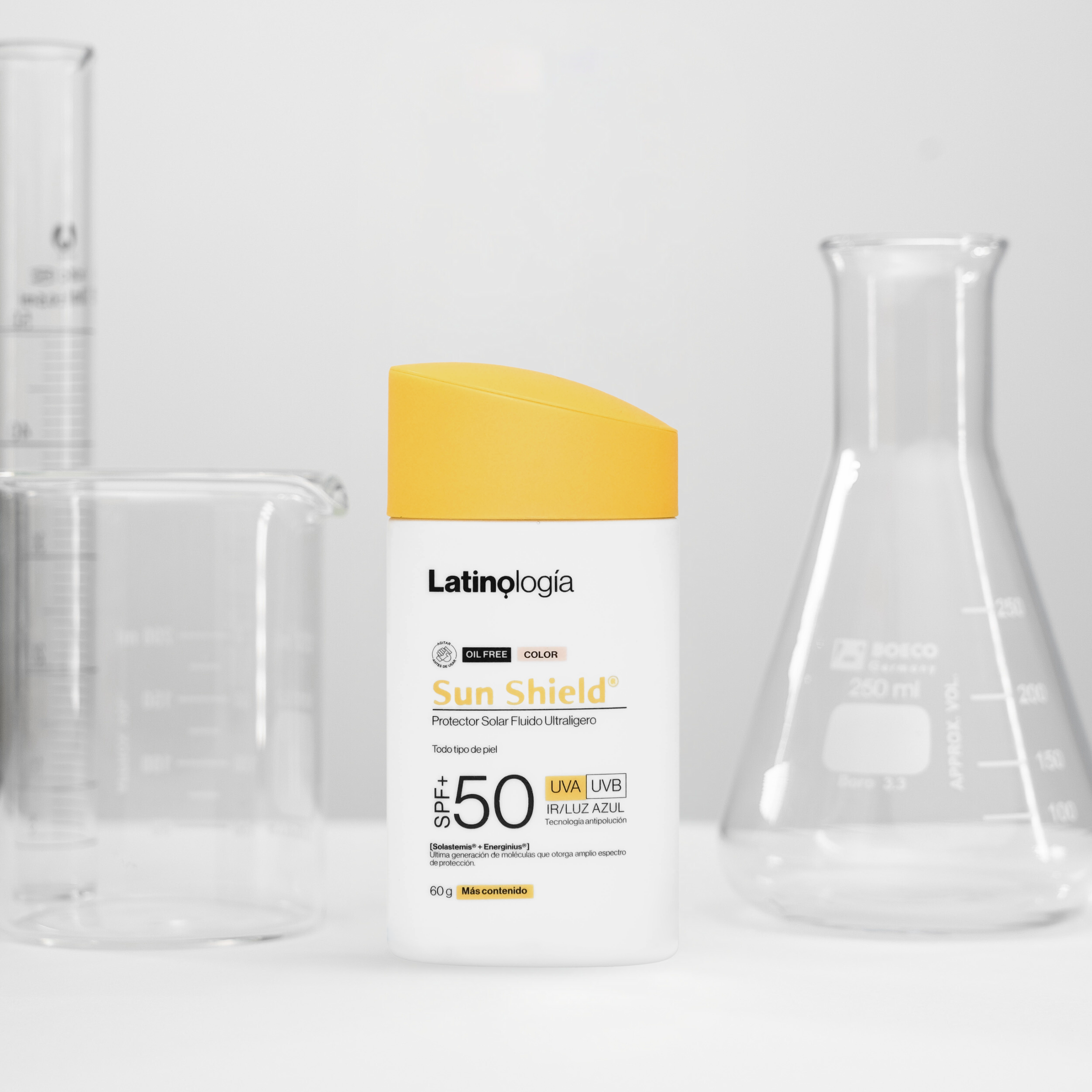 Envase de 50 ml de Sun Shield Protector Solar Color de Latinología para la defensa y el bienestar estético de la piel.